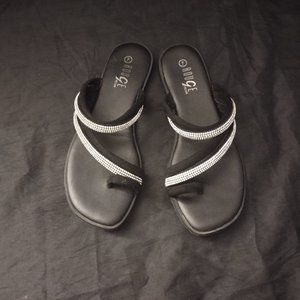 Women’s Bling Sandals Rouge Helium Shoes Size 7 NWOT